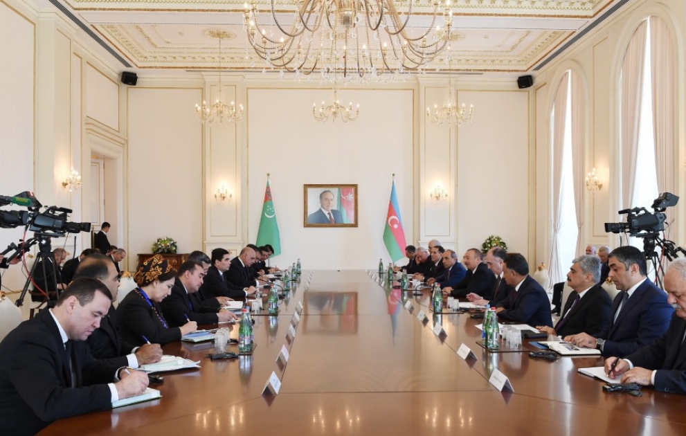 Entretien élargi des présidents azerbaïdjanais et turkmène VIDEO