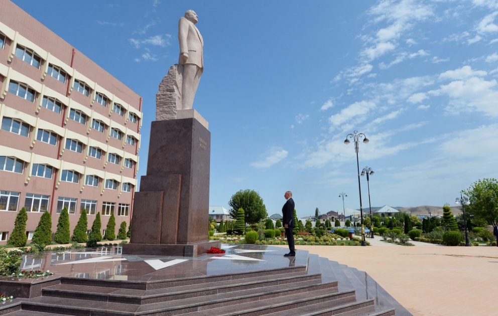 Le président Ilham Aliyev arrive à Göygöl VIDEO