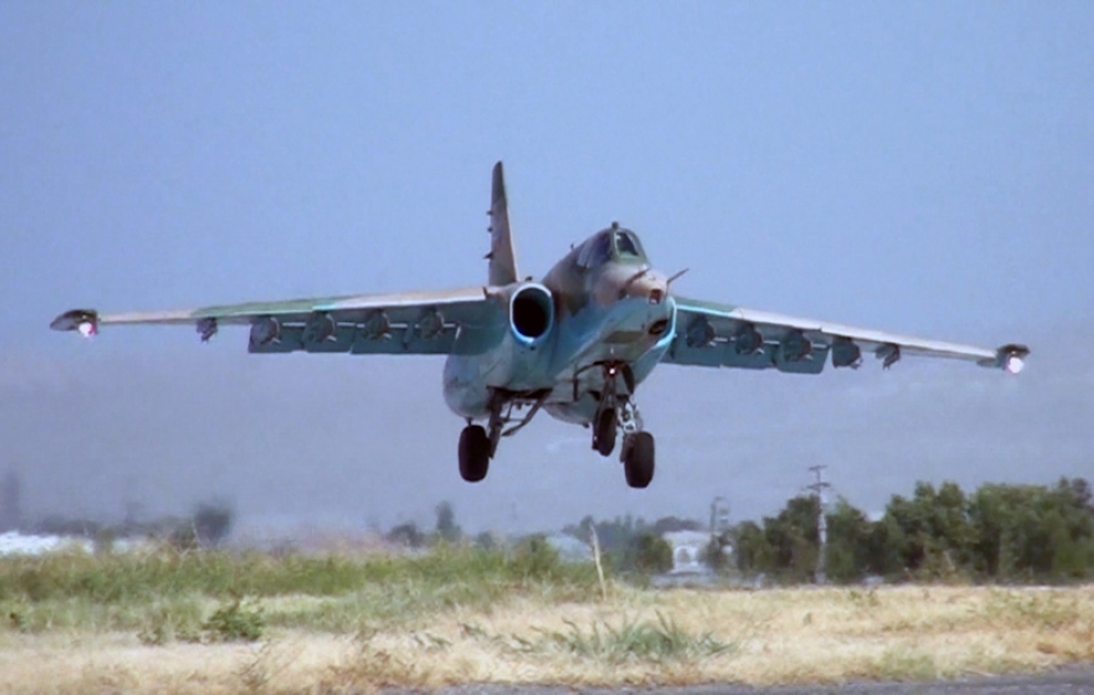 Naxçıvanda Əlahiddə Ümumqoşun Ordusunun aviasiya hərbi hissəsinin SU-25 hücum təyyarələri təlim uçuşları keçirib VİDEO