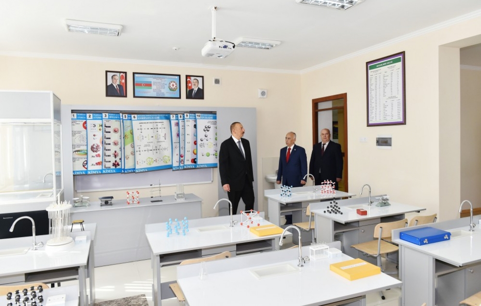 Prezident İlham Əliyev Bakıdakı 257 nömrəli məktəbdə yaradılan şəraitlə tanış olub YENİLƏNİB VİDEO