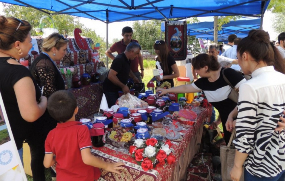 Qəbələdə keçirilən V Beynəlxalq Mürəbbə Festivalında 22 ölkənin, 44 şəhər və rayonun şirniyyatçıları iştirak edib VİDEO