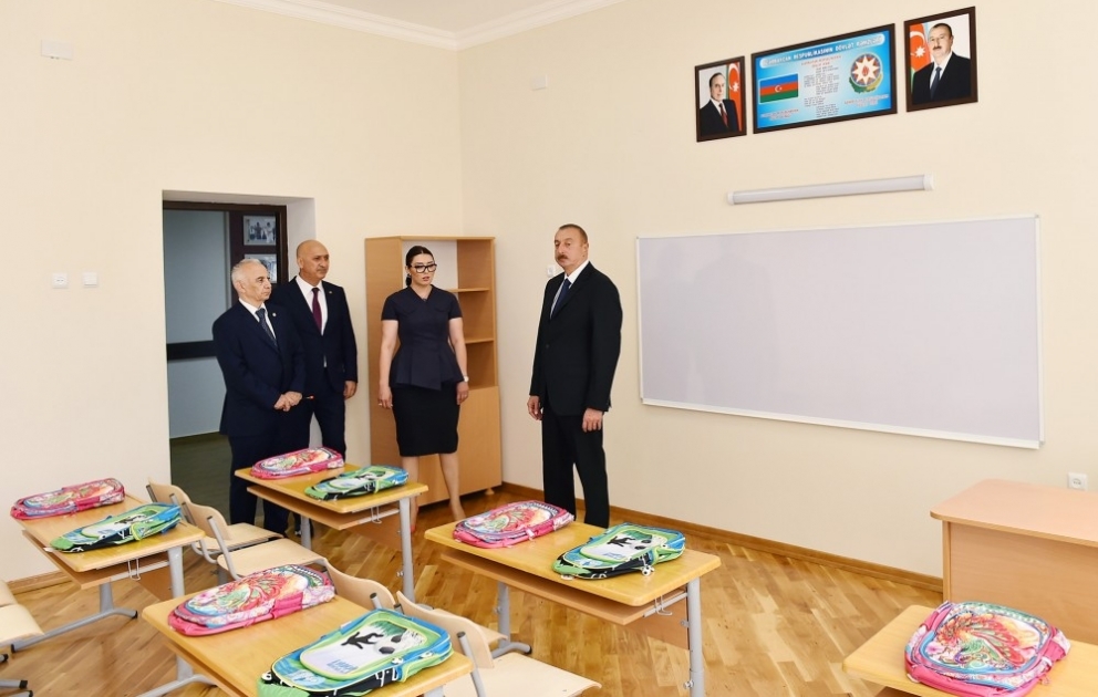Le président Ilham Aliyev a inspecté les conditions créées à l'école-lycée №62 dans l'arrondissement de Nizami après les travaux de reconstruction VIDEO