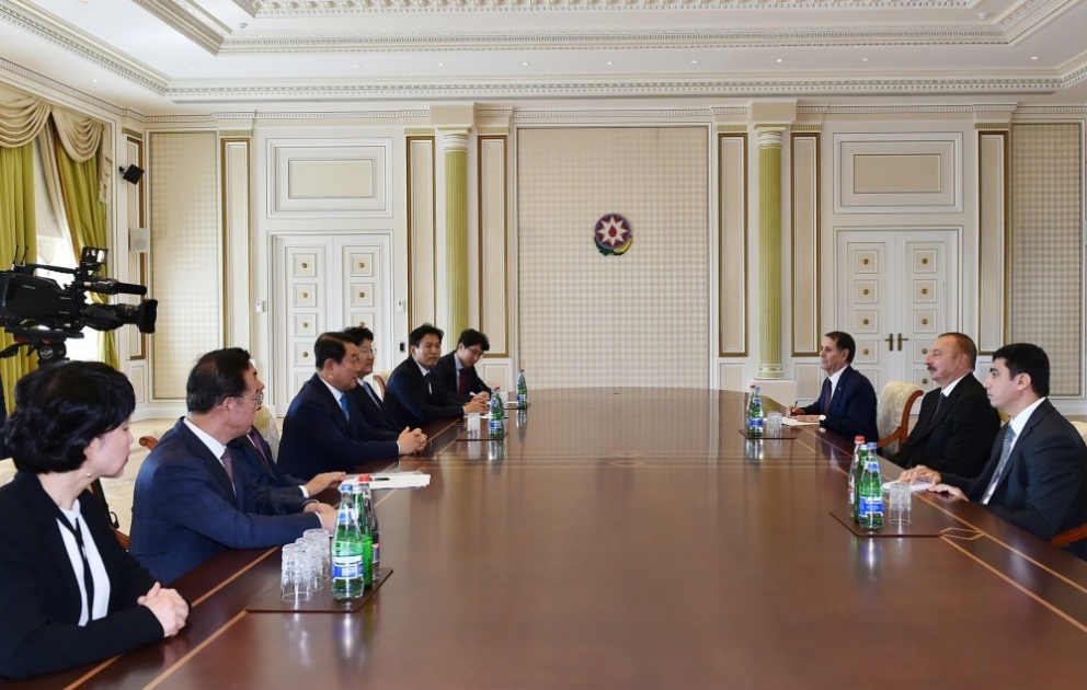 Präsident Ilham Aliyev empfängt eine Delegation von der Nationalversammlung der Republik Korea VIDEO