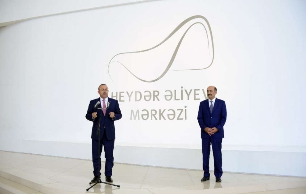Heydər Əliyev Mərkəzində müasir türk sənətkarlarının əsərlərindən ibarət sərgi açılıb VİDEO