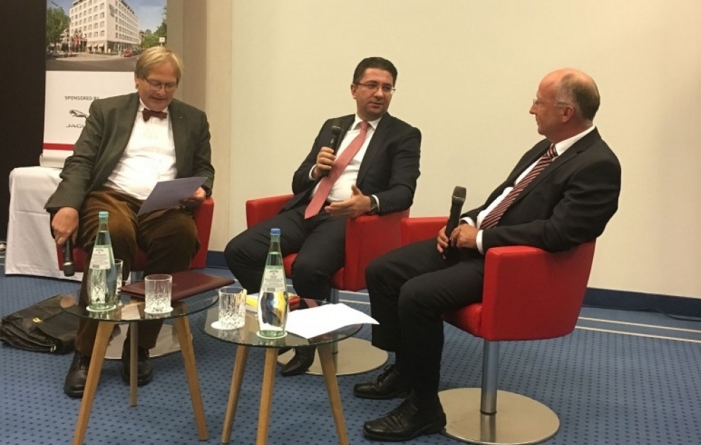 Azərbaycanlı diplomat Almaniyada “Səfirlə söhbət” verilişinin qonağı olub VİDEO