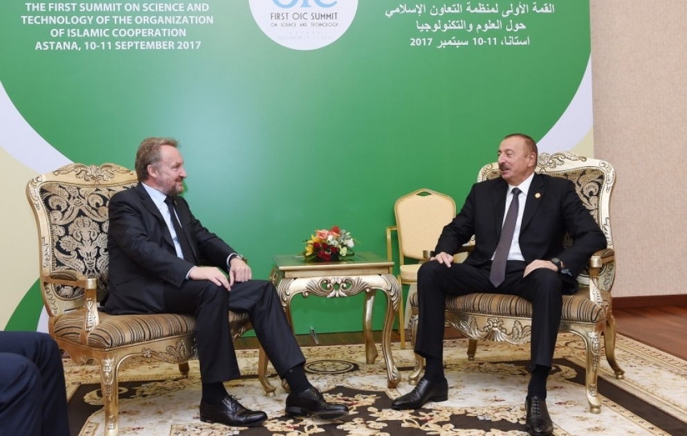 Prezident İlham Əliyev Astanada Bosniya və Herseqovinanın Rəyasət Heyətinin üzvü Bakir İzetbeqoviç ilə görüşüb YENİLƏNİB VİDEO