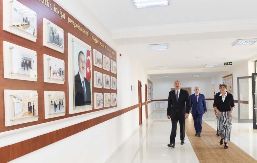 Prezident İlham Əliyev Səbail rayonundakı 239 nömrəli məktəbdə əsaslı yenidənqurmadan sonra yaradılan şəraitlə tanış olub YENİLƏNİB VİDEO