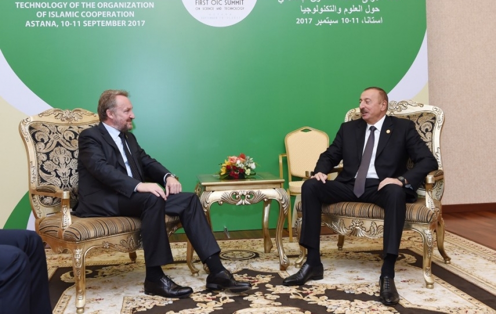 Astana: Staatspräsident Ilham Aliyev trifft sich mit Vorsitzenden des Staatspräsidiums von Bosnien und Herzegowina Bakir Izetbegović VIDEO