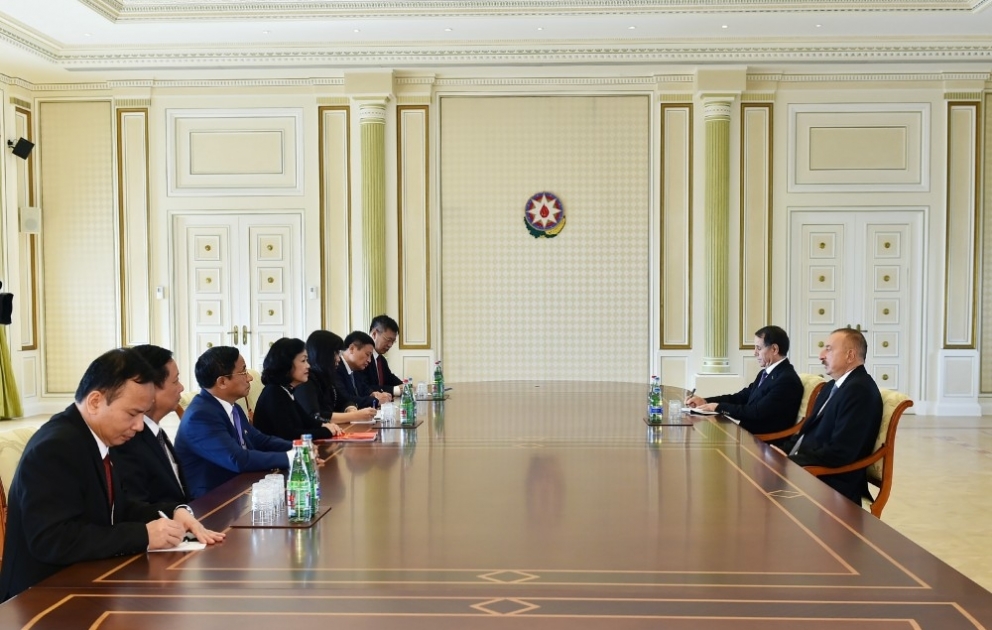 President Ilham Aliyev received delegation led by Secretary of Communist Party of Vietnam Central Committee VIDEO