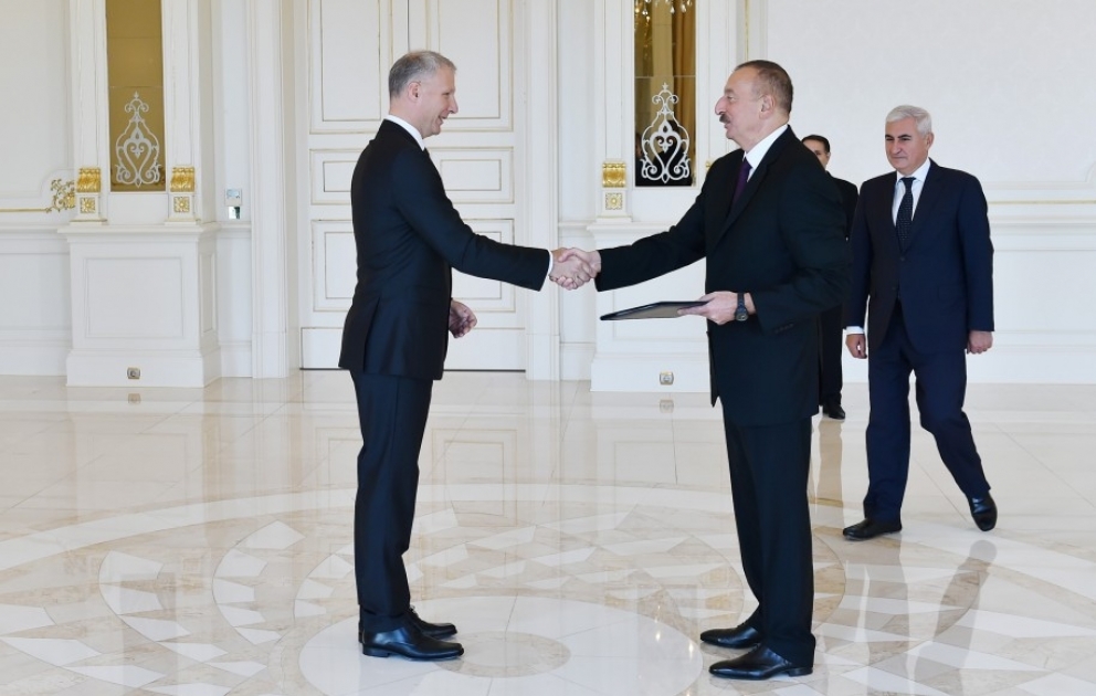 Le président Ilham Aliyev reçoit les lettres de créance du chef de la représentation en Azerbaïdjan de l’Union européenne VIDEO