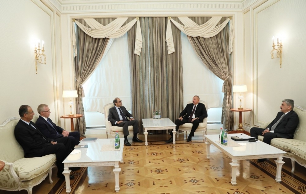 Le président Ilham Aliyev reçoit une délégation menée par le directeur du Département Moyen-Orient et Asie centrale du FMI VIDEO