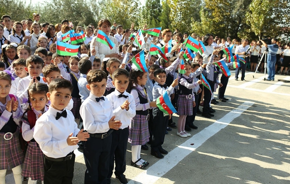 Abşeron rayonunun təhsil ocaqlarında 6632 şagird üçün ilk dəfə məktəb zəngi çalınıb VİDEO