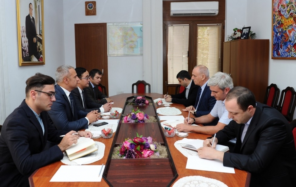 AZERTAC und Microsoft an Zusammenarbeit im Bereich der Förderung von lizenzierten Programmen interessiert VİDEO