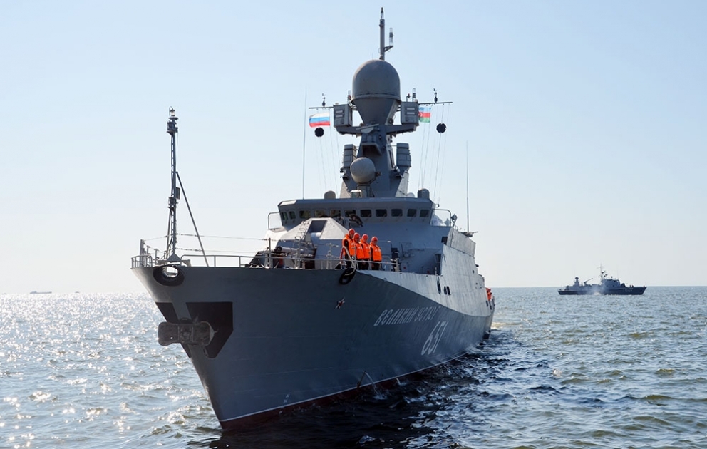 Военные корабли Каспийской флотилии ВМФ России прибыли в Баку ВИДЕО