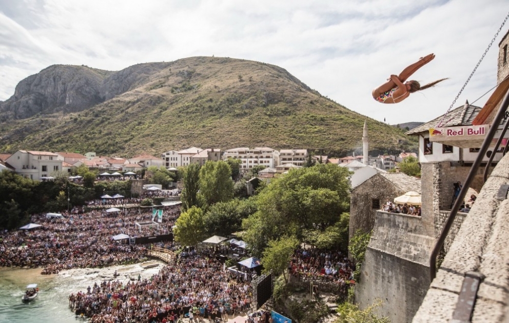 “Red Bull Cliff Diving” suyatullanma yarışlarının beşinci mərhələsinə yekun vurulub VİDEO