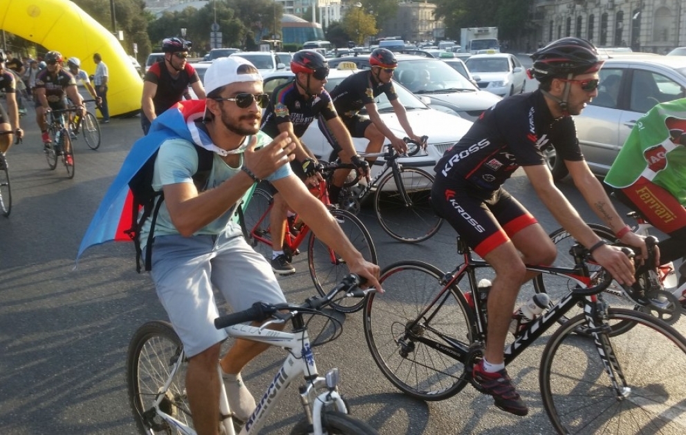 Bakıda Ümumdünya Avtomobilsiz Günü velosipedçilərin yürüşü ilə qeyd olunub VİDEO