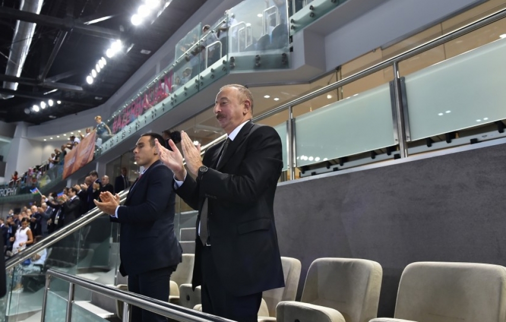 Volleyball-EM 2017 der Frauen: Aserbaidschan besiegt zum Auftakt  Staatspräsident Ilham Aliyev sah dem Spiel zu VIDEO