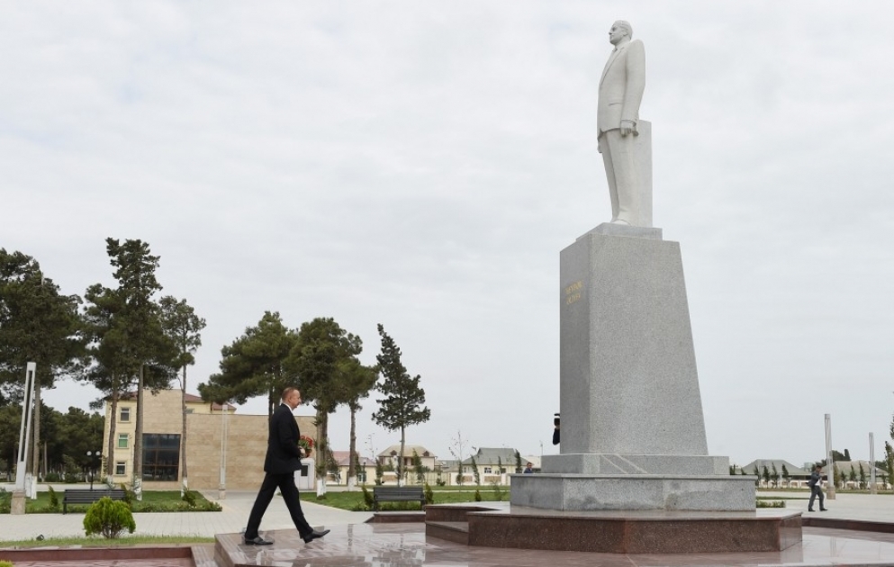 Staatspräsident Ilham Aliyev zu Besuch im Rayon Nefttschala VIDEO