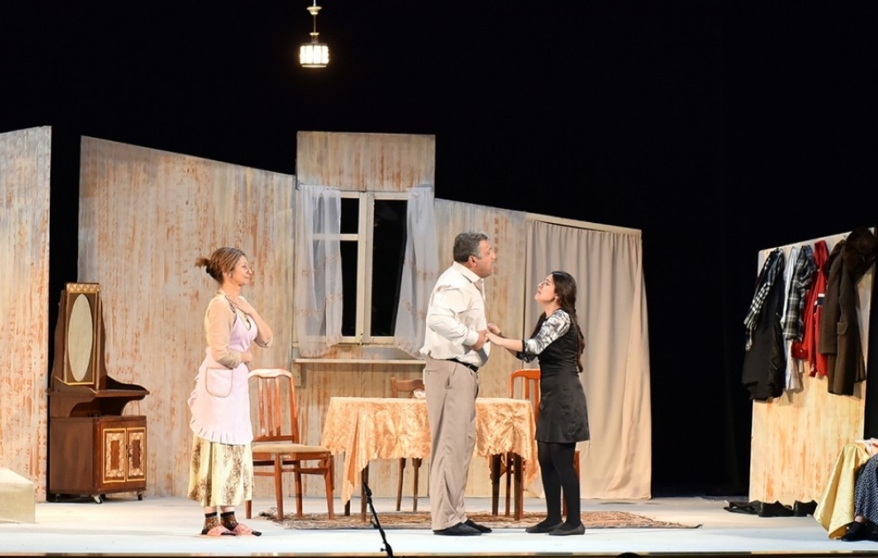 Sumqayıt teatrı yeni mövsümü “Ocaq” dramı ilə açıb VİDEO