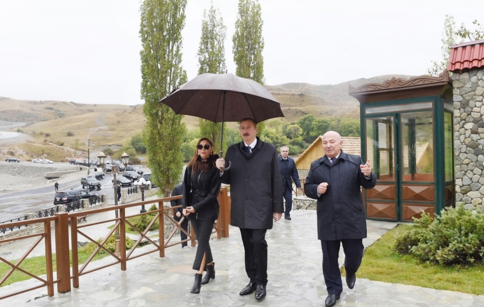 Prezident İlham Əliyev Şamaxının Dəmirçi kəndində görülən işlərlə tanış olub YENİLƏNİB VİDEO