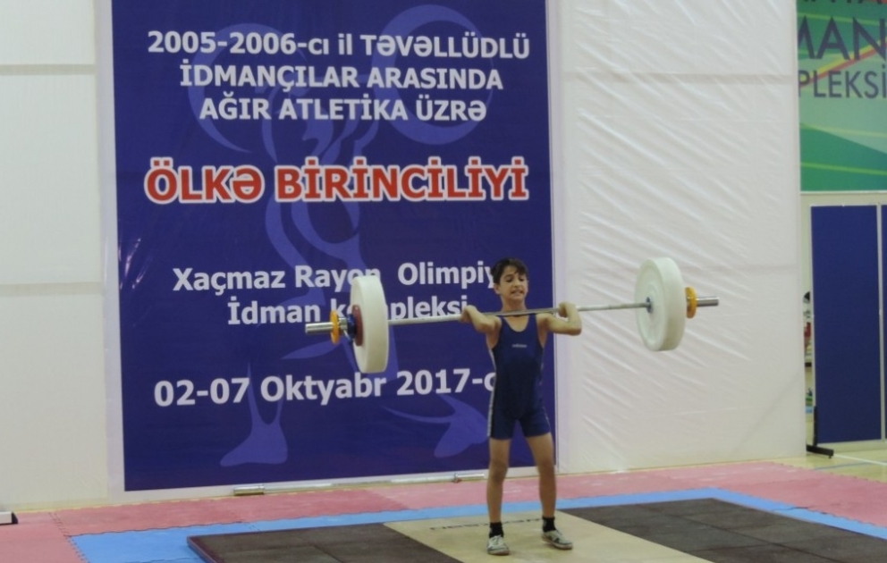Ölkənin yeniyetmə ağır atletləri Xaçmazda birincilik uğrunda mübarizə aparırlar VİDEO
