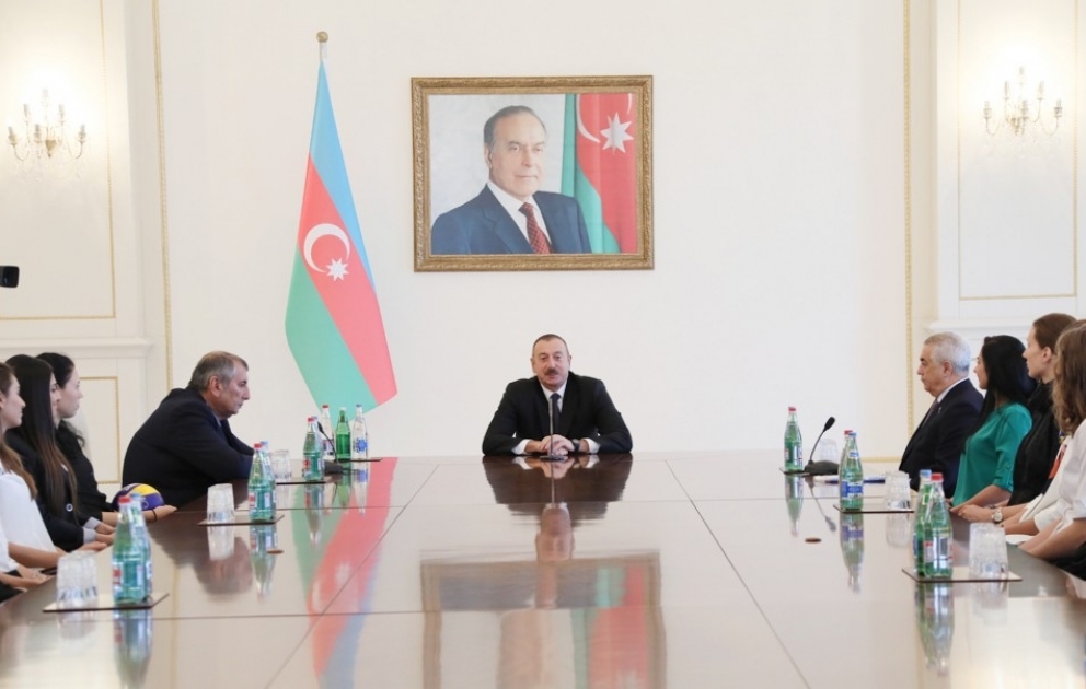 Президент Азербайджана Ильхам Алиев принял национальную женскую волейбольную сборную  ОБНОВЛЕНО ВИДЕО