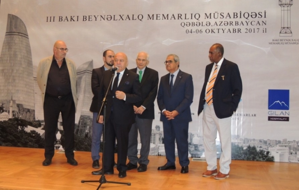 Qəbələdə III Bakı Beynəlxalq Memarlıq Müsabiqəsinin iştirakçılarının əsərlərindən ibarət sərgi açılıb VİDEO
