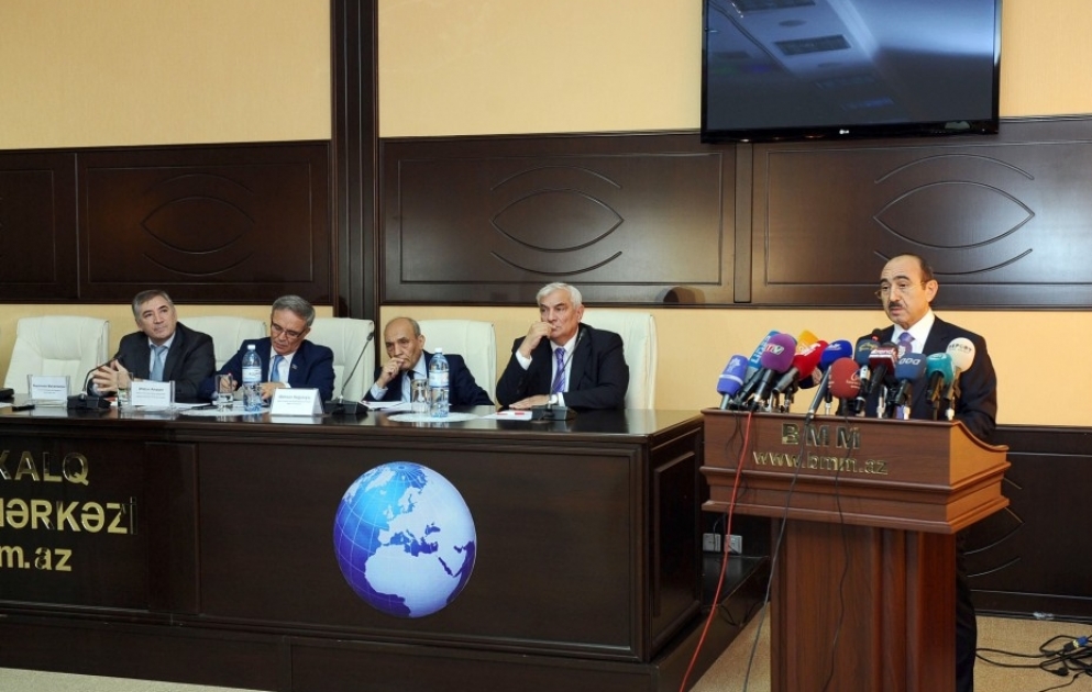 Konferenz zum Thema “Rolle von Medien bei Schutz und Entwicklung aserbaidschanischer Literartursprache“ in Baku VIDEO