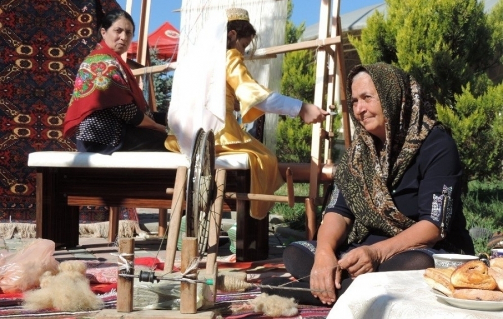 Qubada keçirilən “Alma bayramı” və Xalça festivalında böyük coşqu yaşanıb VİDEO
