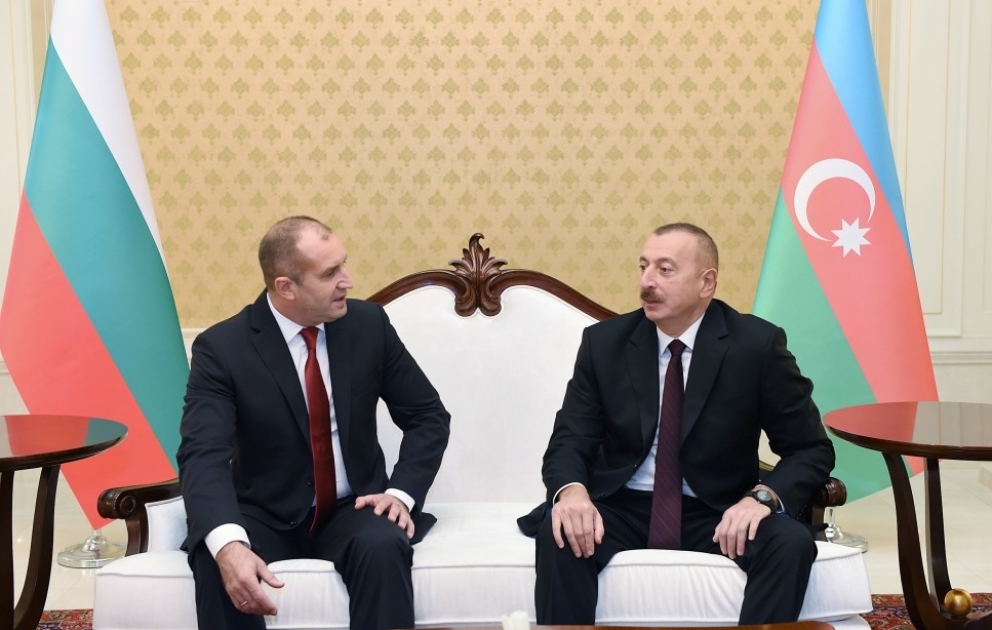 President Ilham Aliyev, first lady Mehriban Aliyeva met with Bulgarian President Rumen Radev and his wife Desislava Radeva VIDEO