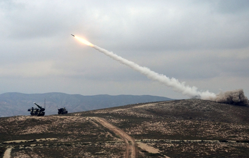“Buk-MB” zenit-raket komplekslərindən döyüş atışları icra edilib VİDEO