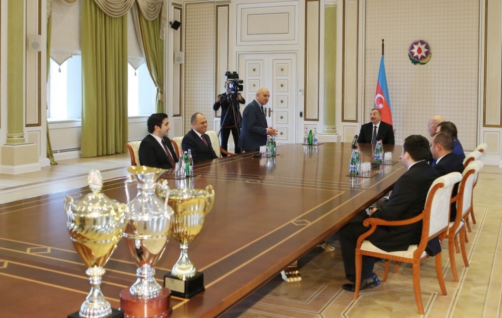 Staatspräsident Ilham Aliyev empfängt Gewinner der Schach-EM VIDEO