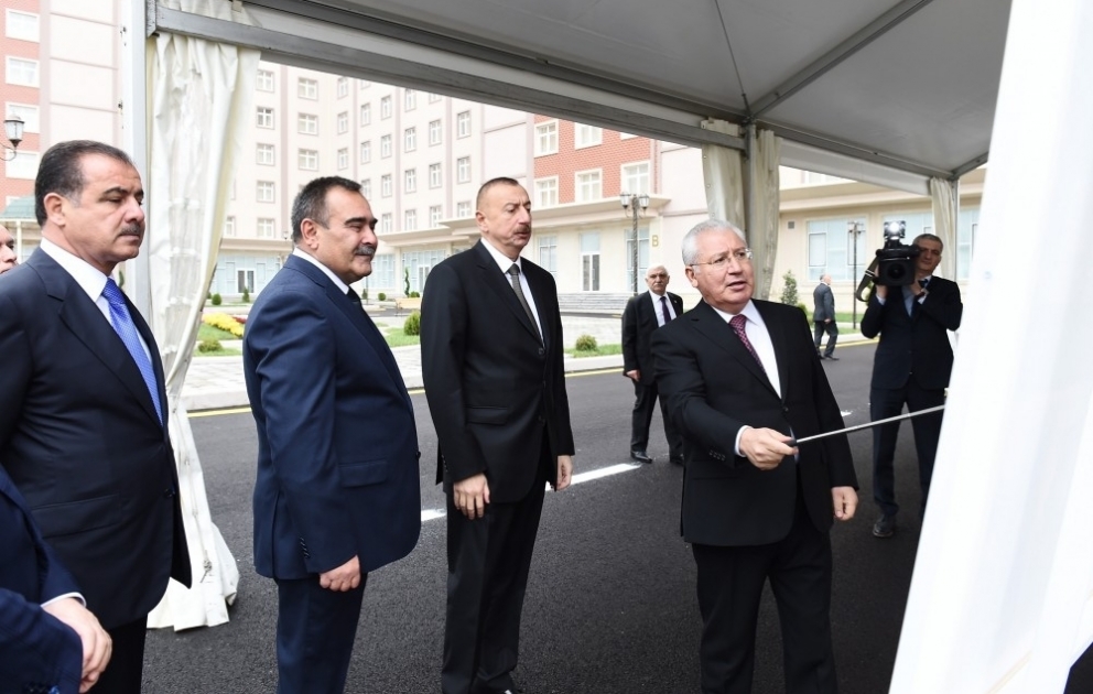 Staatspräsident Ilham Aliyev weiht neu gebaute Studentenwohnheimanlage in Ganja ein VIDEO