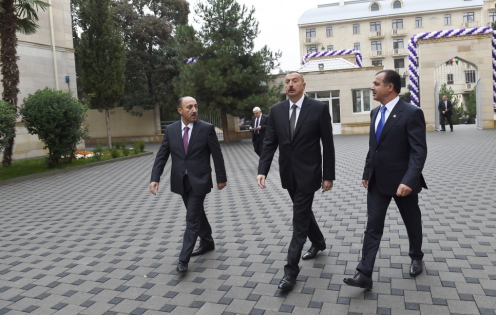 Le président Ilham Aliyev s’est rendu à l’école secondaire №1 de Gandja VIDEO