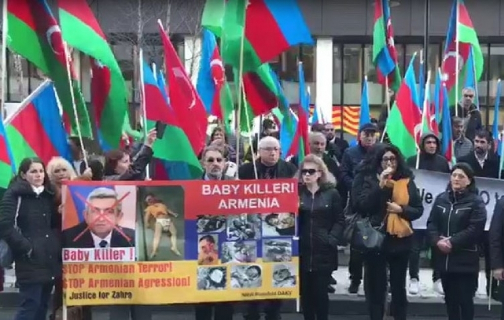 Avropadakı azərbaycanlılar Brüsseldə Avropa Parlamentinin binası qarşısında aksiya keçiriblər VİDEO
