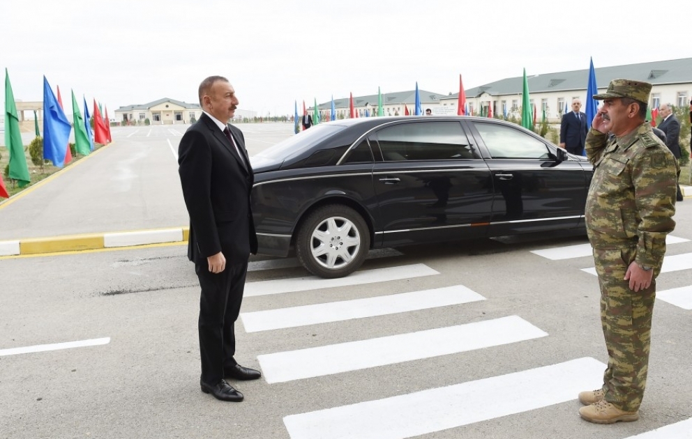 Le président Ilham Aliyev se rend dans un fort militaire à Aghdjabedi VIDEO
