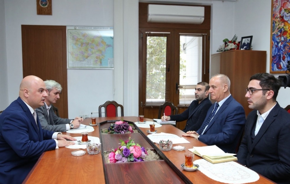 US-Journalist und Politologe Peter Tase besucht AZERTAC VIDEO