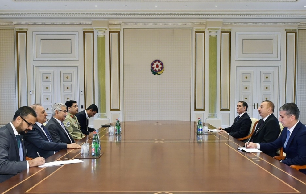 Staatspräsident Ilham Aliyev empfängt eine Delegation um pakistanischen Außenminister VIDEO