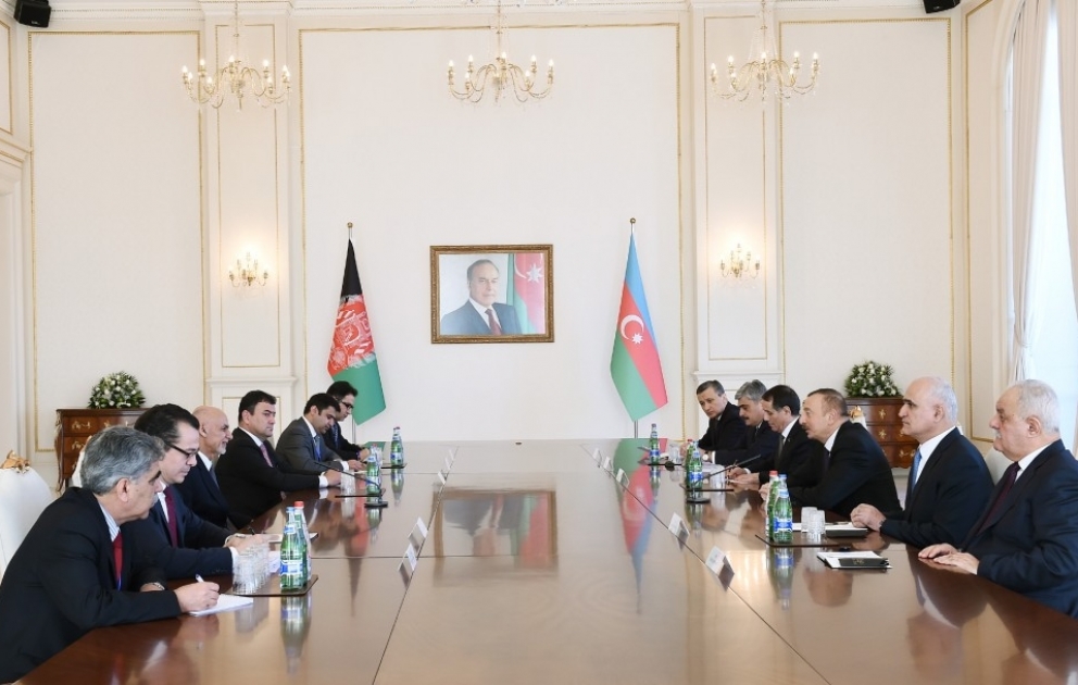 Staatspräsident Ilham Aliyev und Präsident Mohammad Ashraf Ghani führen Gespräche im erweiterten Format VIDEO