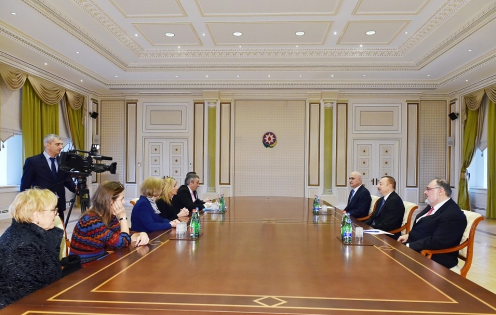 Президент Ильхам Алиев принял делегацию во главе с государственным министром Великобритании по торговле и поощрению экспорта ОБНОВЛЕНО ВИДЕО