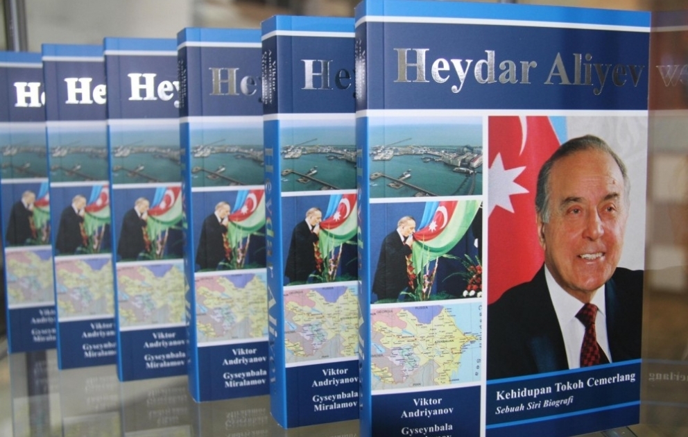 Malayziyada “Heydər Əliyev” kitabının malay dilində nəşrinin təqdimatı olub, “Azərbaycanı kəşf et” sərgisi açılıb VİDEO