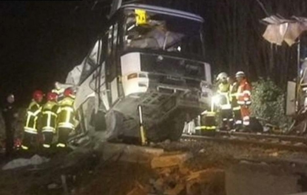 Fransada yol qəzası nəticəsində ölənlərin sayı 6 nəfərə çatıb VİDEO