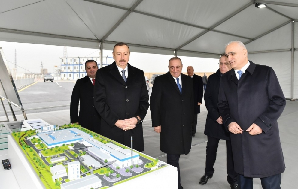 Le président Ilham Aliyev a visité le Parc industriel chimique de Soumgaït VIDEO