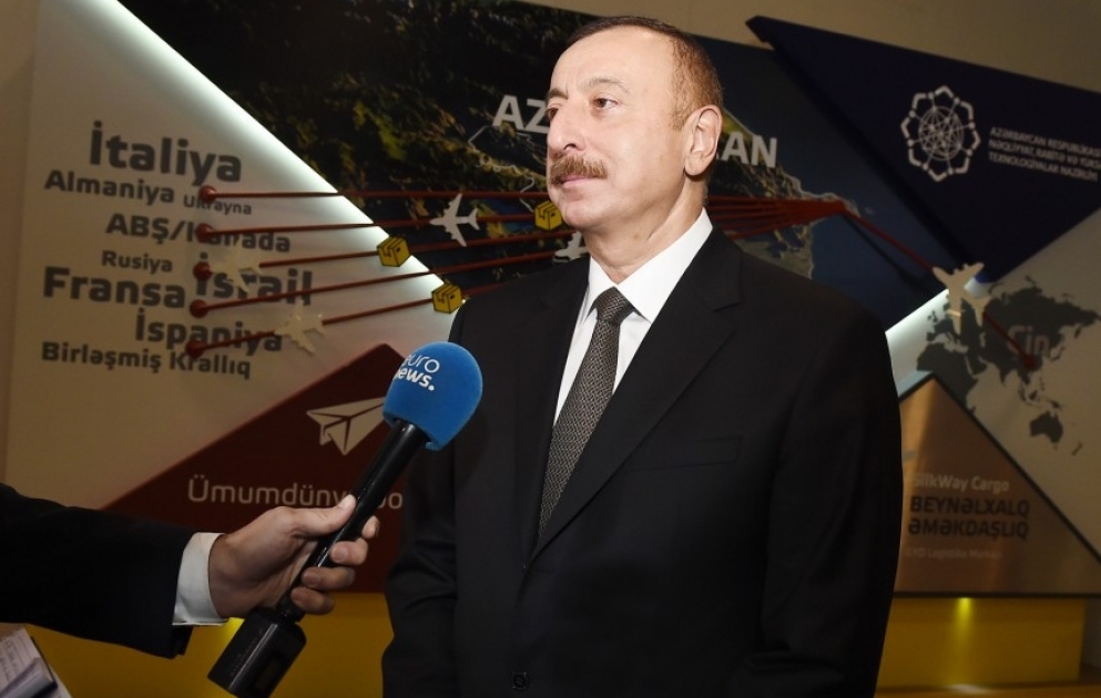 Reportage im Euronews über Ausstellung Bakutel-2017  Aserbaidschans Präsident Ilham Aliyev beantwortete Frage von Fernsehkanal VIDEO