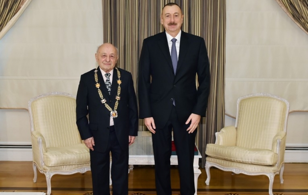 Prezident İlham Əliyev Xalq Rəssamı Ömər Eldarova “Heydər Əliyev” ordeni təqdim edib YENİLƏNİB VİDEO