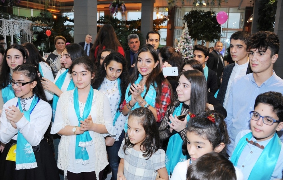 Leyla Aliyeva a participé à une fête organisée pour les enfants ayant des besoins spéciaux VIDEO