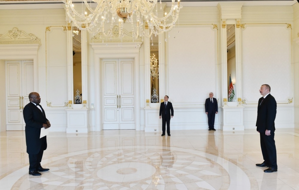 Staatspräsident Ilham Aliyev empfängt neuen Botschafter von Äquatorialguinea VIDEO