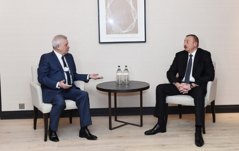 Aserbaidschans Präsident Ilham Aliyev trifft sich mit LUKOIL- Präsident in Davos VIDEO