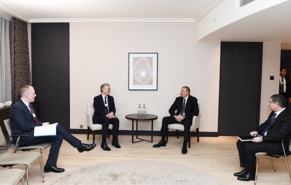 Davos: Treffen von Aserbaidschans Präsident Ilham Aliyev mit Geschäftsführer von “Royal Phillips“ VIDEO