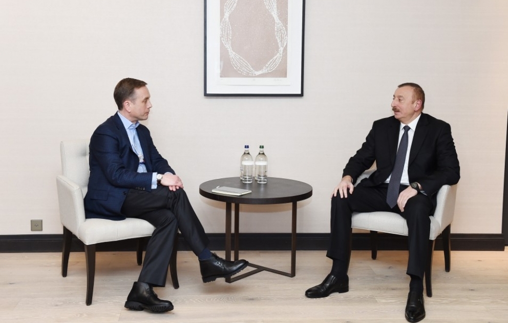 Treffen von Aserbaidschans Präsident Ilham Aliyev mit Vorstandsmitglied von “Mastercard“ VIDEO